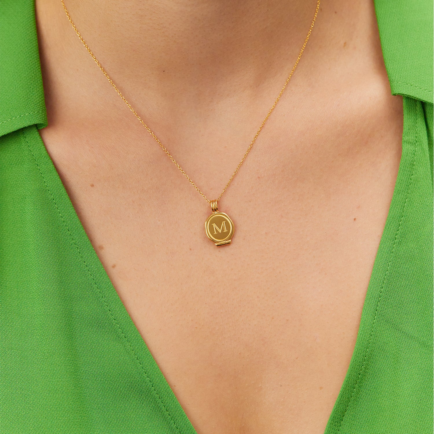 Engravable Seal Medaillon | 14k Gold