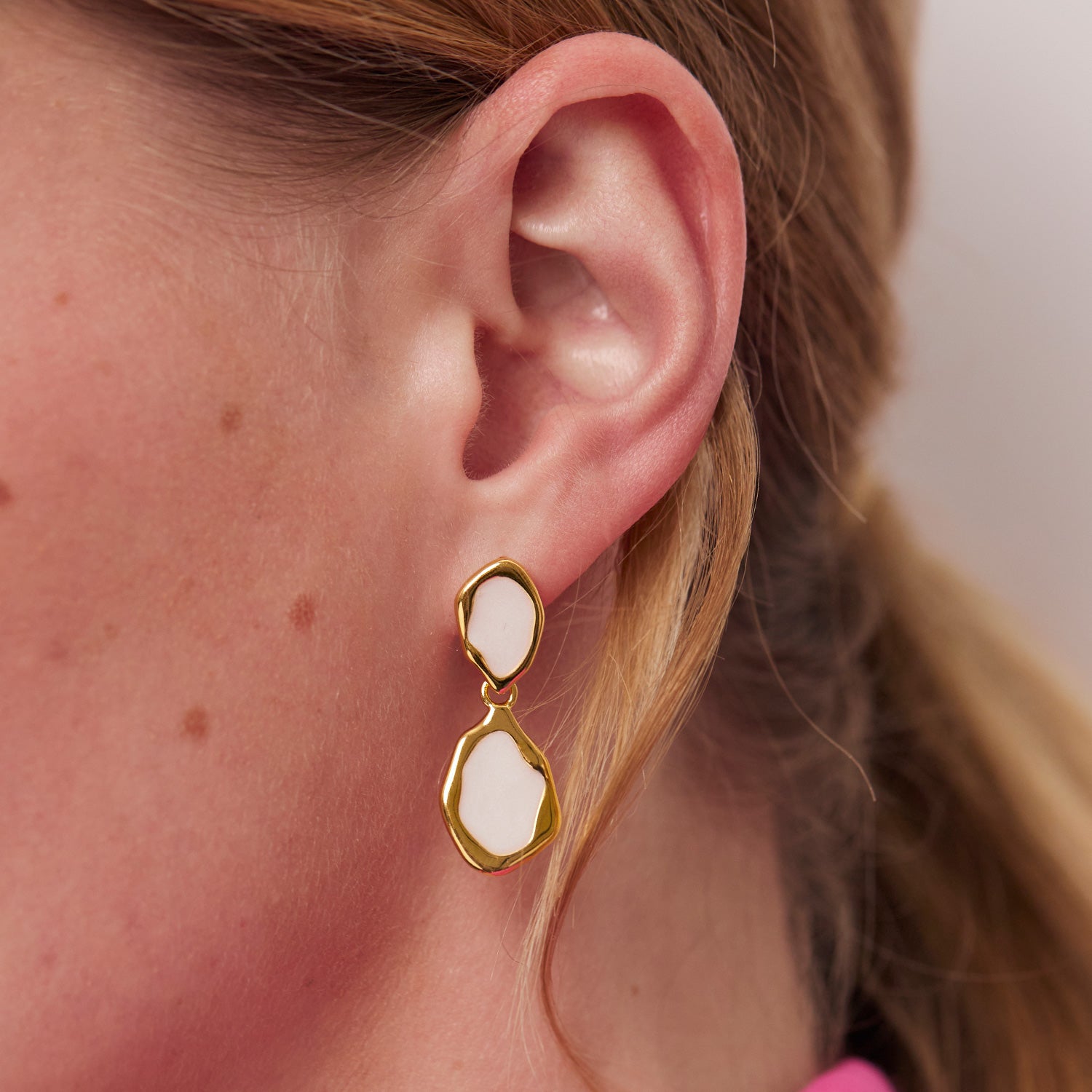 Oyster Drop Earrings White