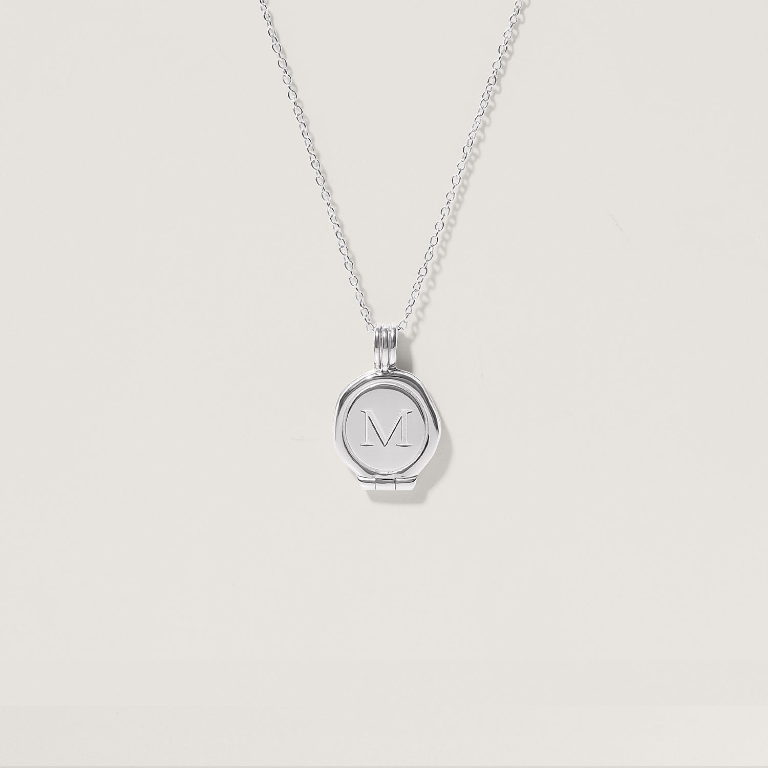 Engravable Seal Medaillon Necklace