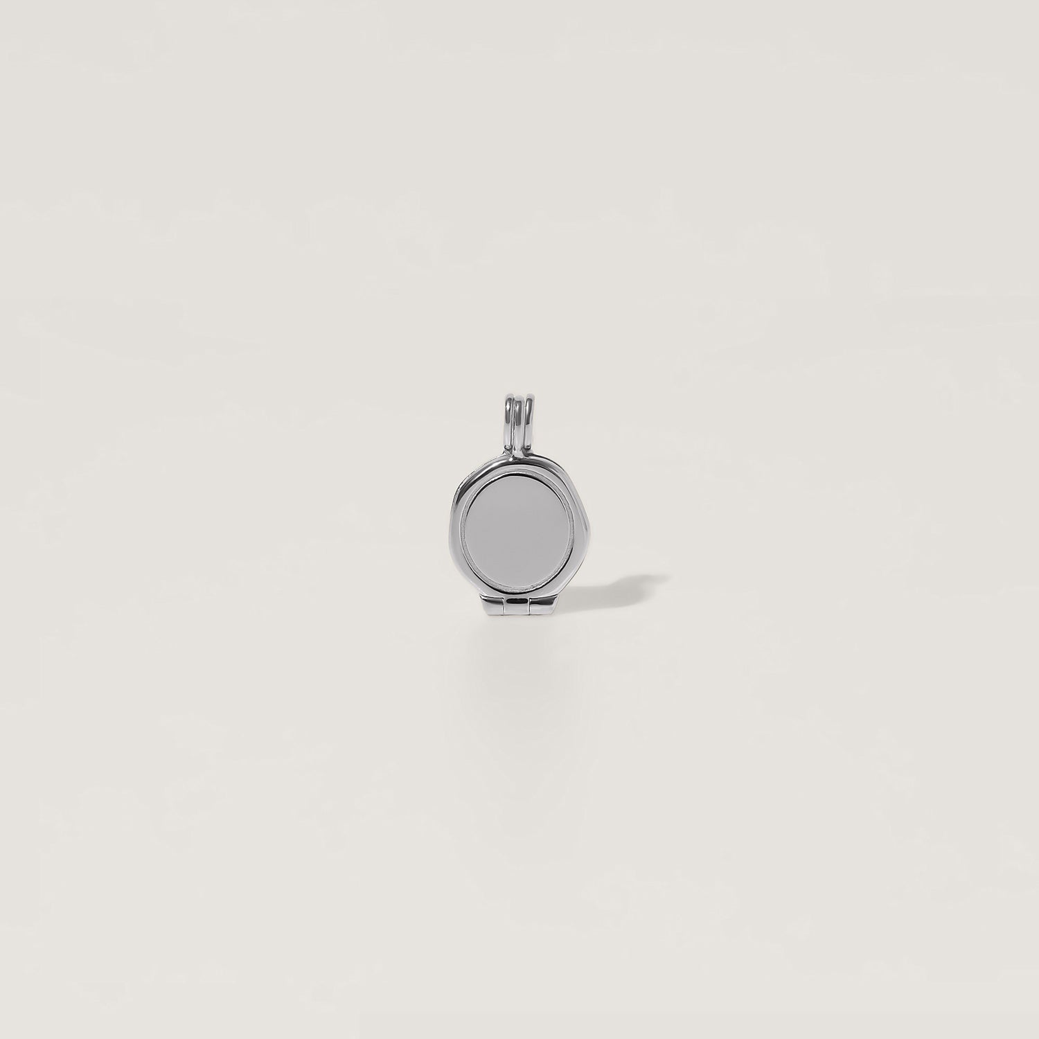 Engravable Seal Medaillon Pendant