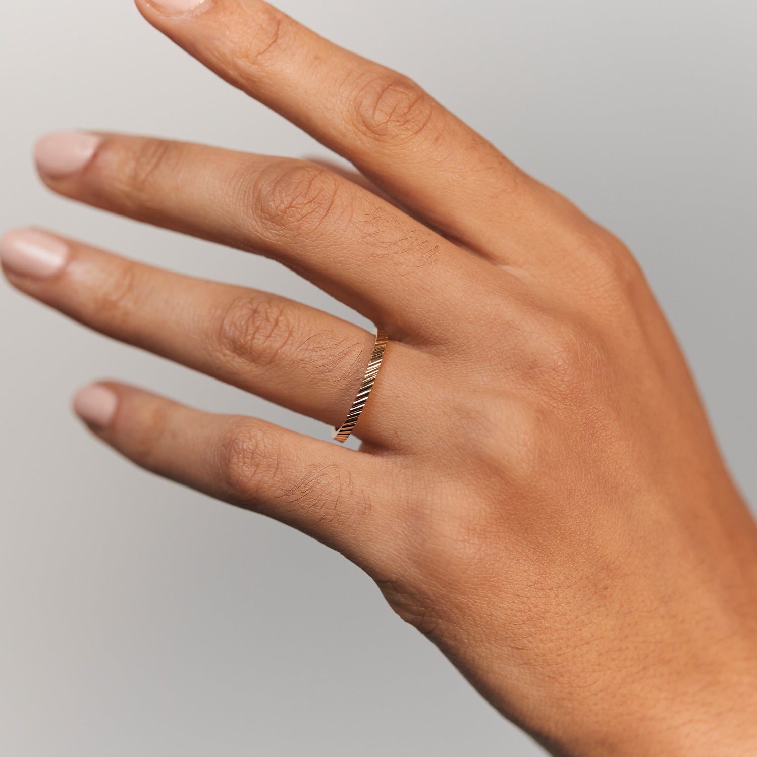 Thin Fanned Fair Band | 14k Gold