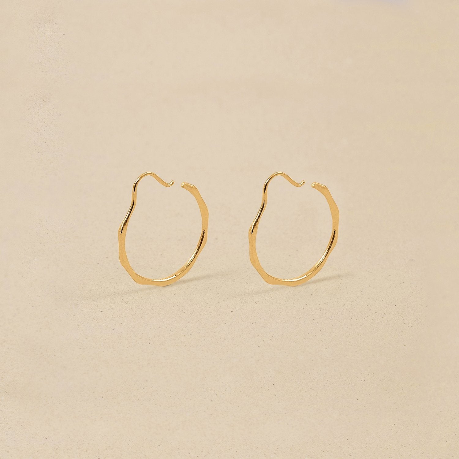 Fluid Hoop Ohrringe Jewelry stilnest 24k Gold Vermeil