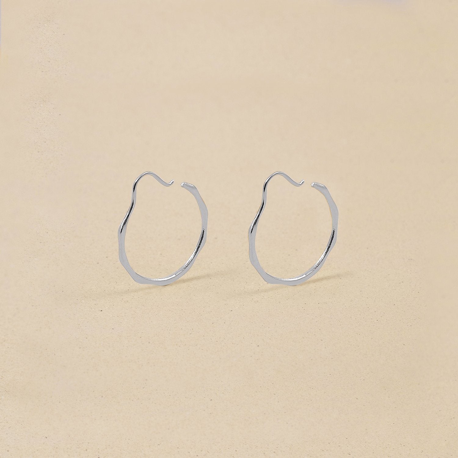 Fluid Hoop Ohrringe Jewelry stilnest Rhodium Plated 925 Silver