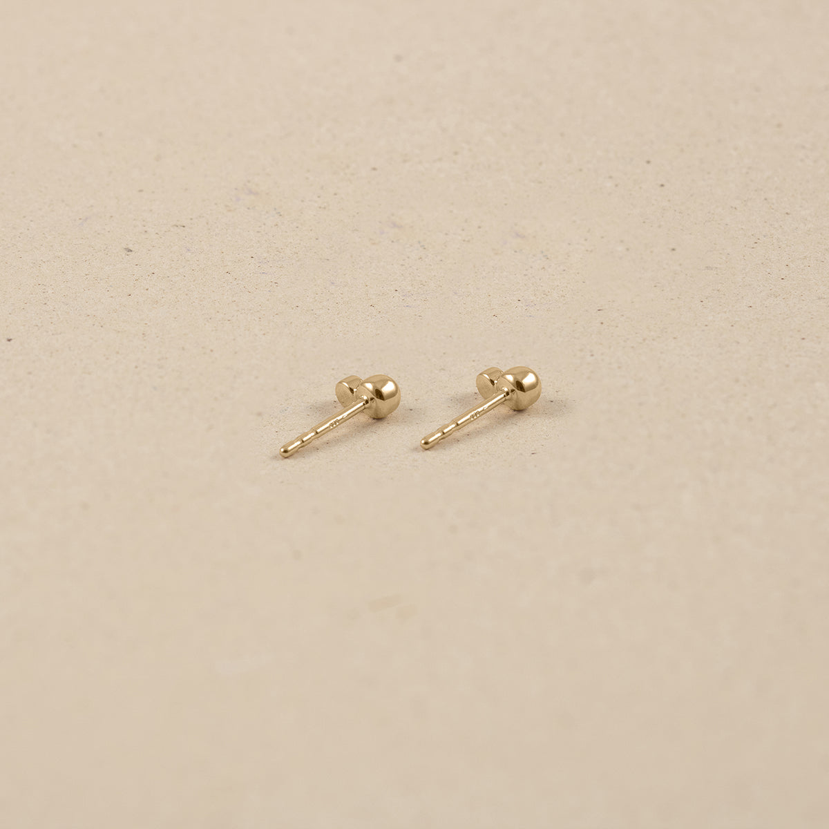 Two Dots Studs White Sapphire