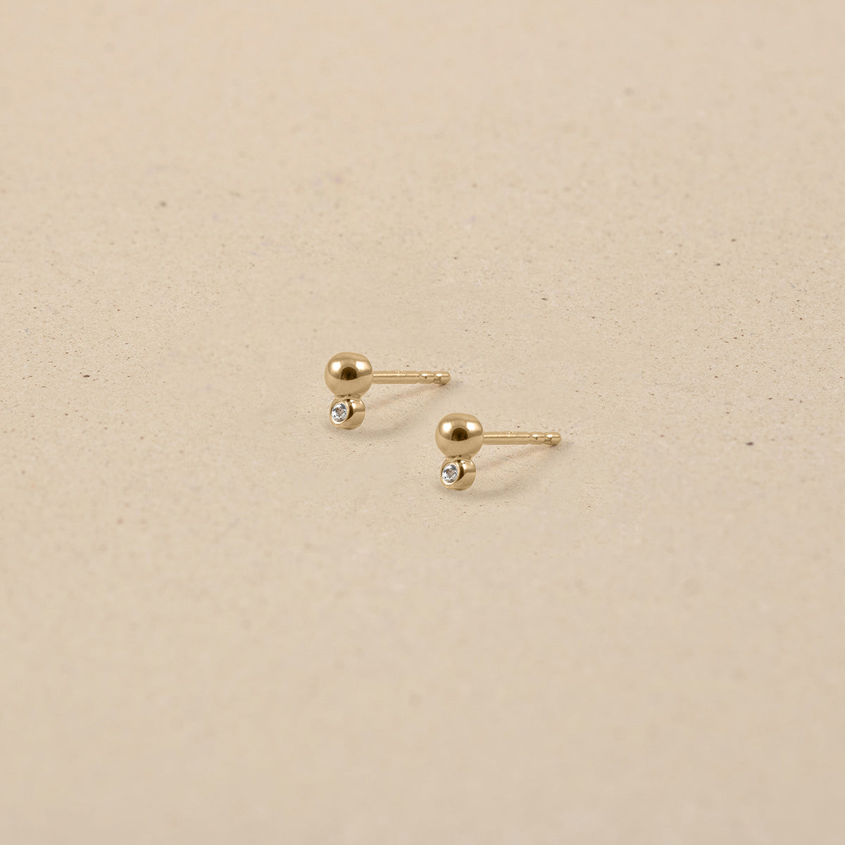 Two Dots Studs White Sapphire