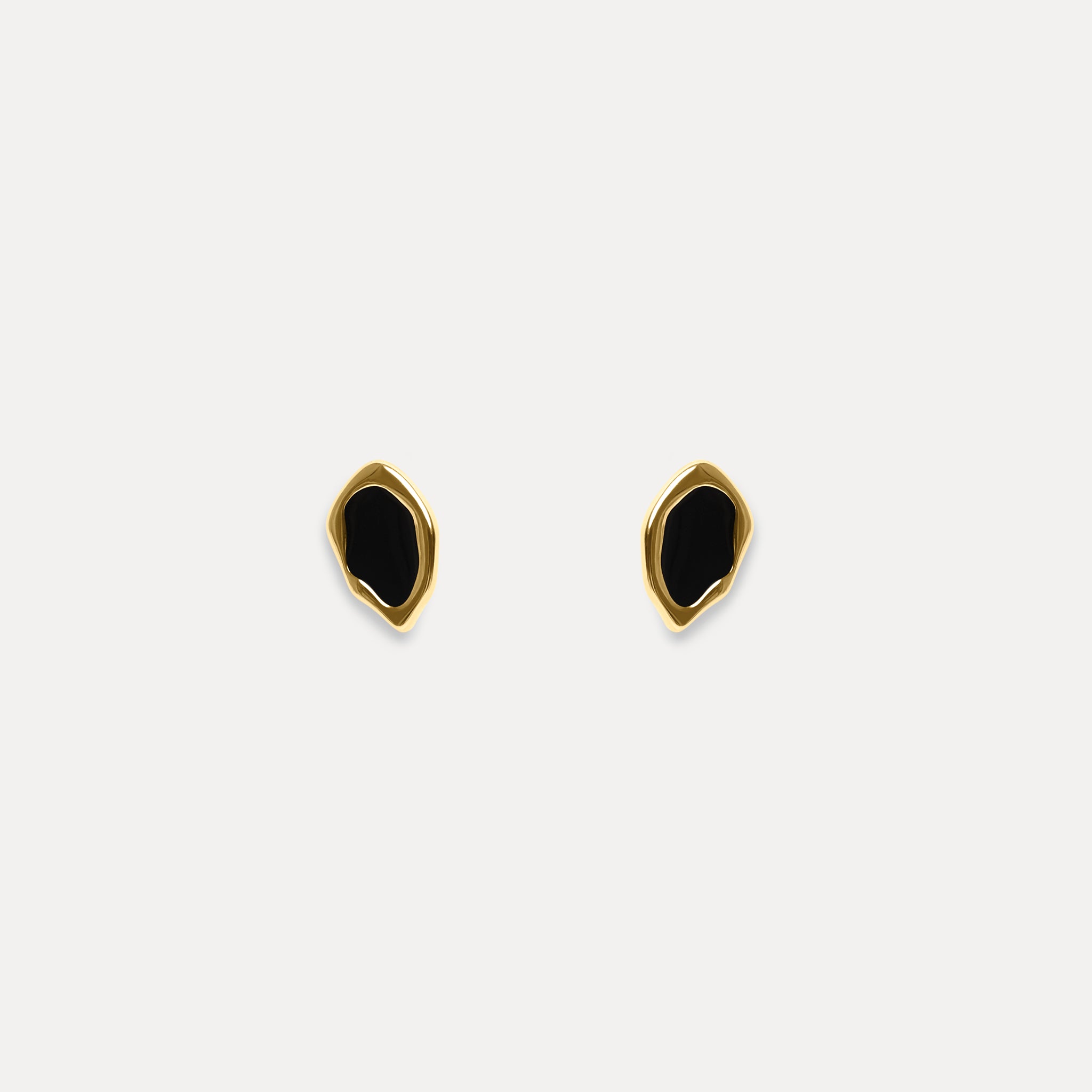Oyster Drop Earrings Black