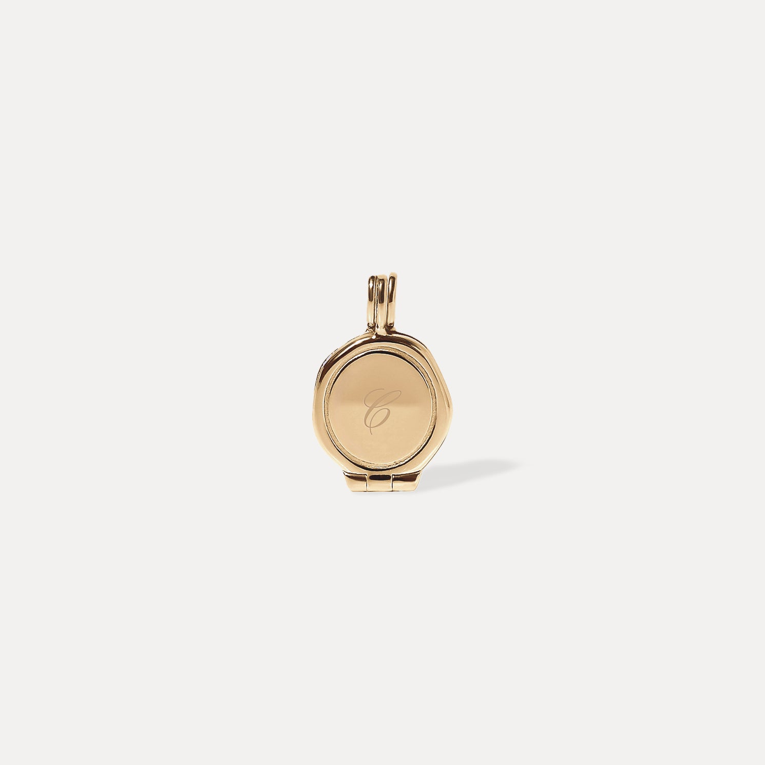 Engravable Seal Medaillon Pendant | 14k Gold