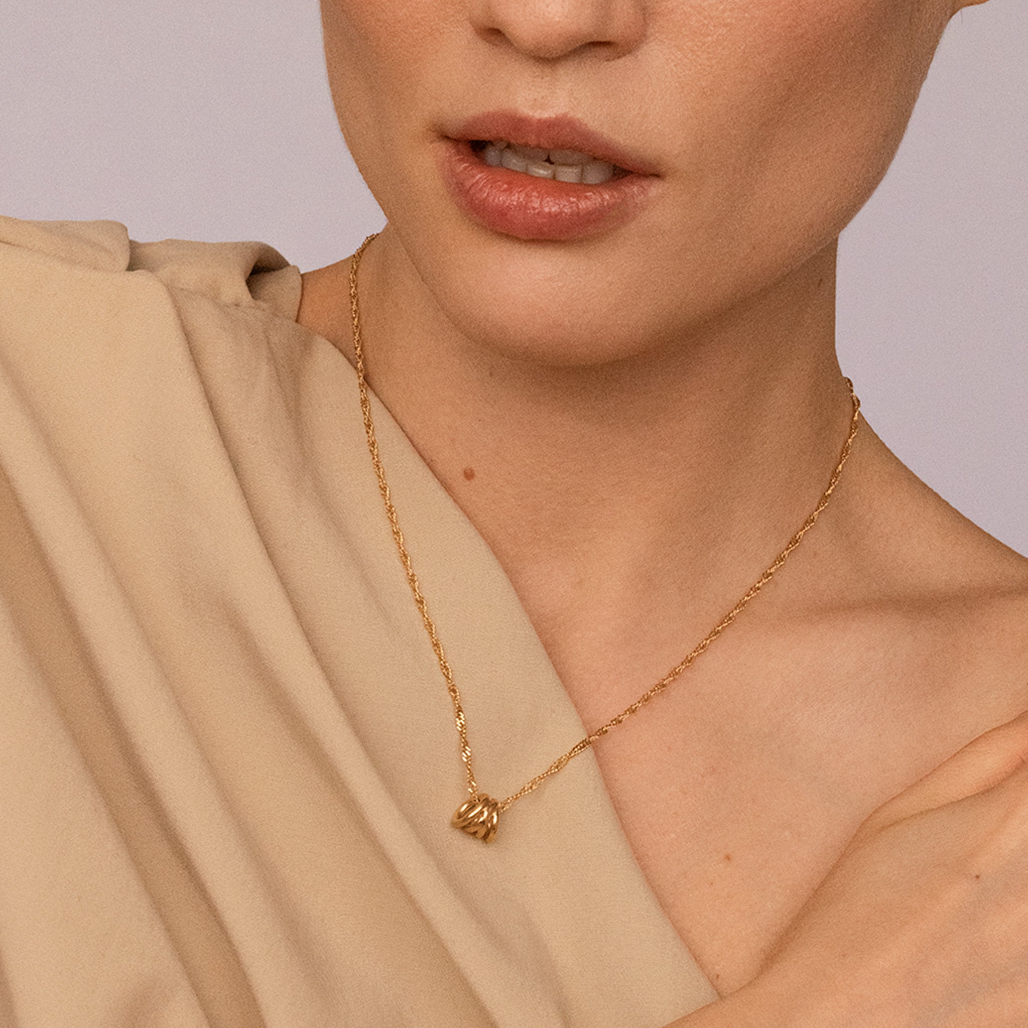 Hypnotic Loop Pendant | 14k Gold