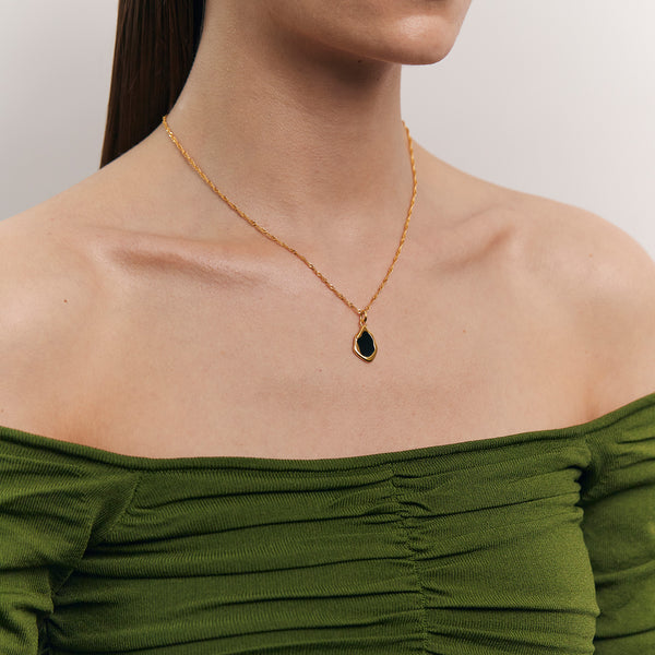 Oyster Pendant Black