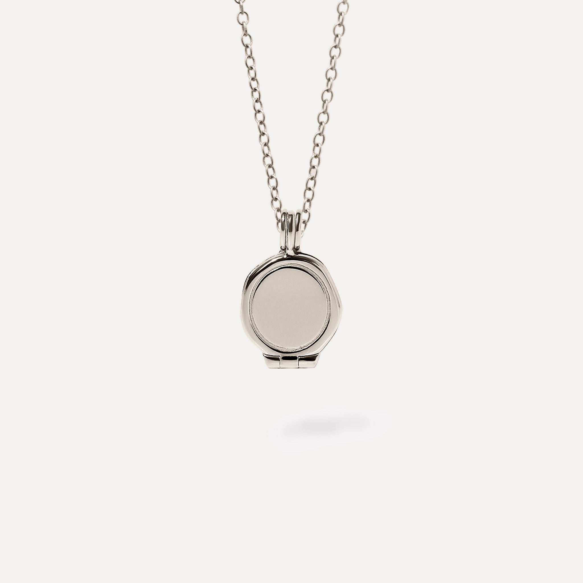 Engravable Seal Medaillon Necklace